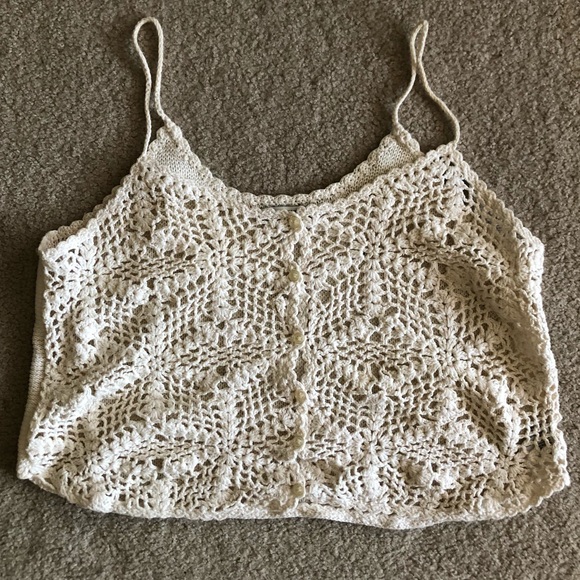 AMERICAN EAGLE crop top in cream. Size XSmall.